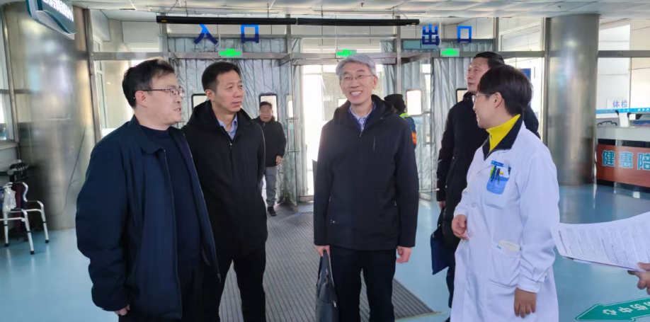 市医保局党组成员、副局长宋宝伟带队到山海关区调研全民参保工作